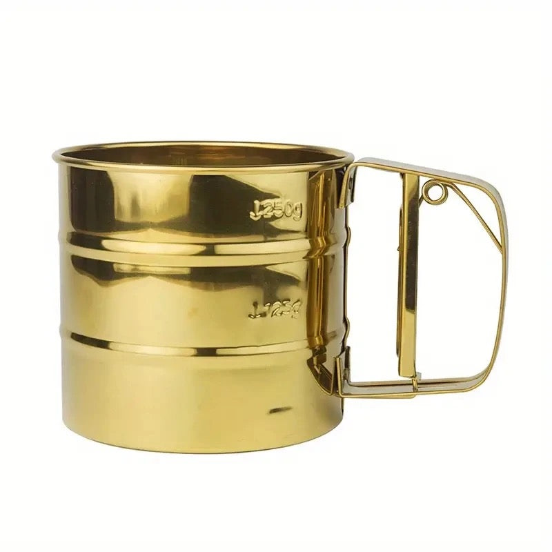 Cernidor de harina dorado