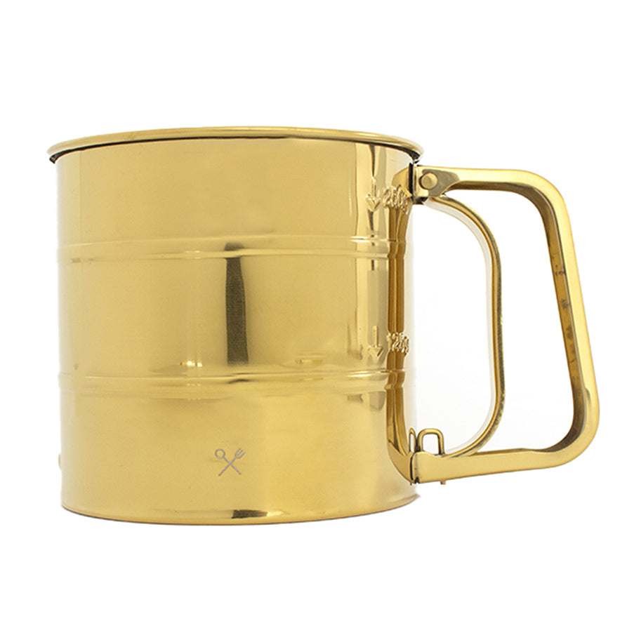 Cernidor de harina dorado