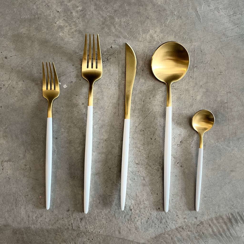 Set de cubiertos para 8 personas