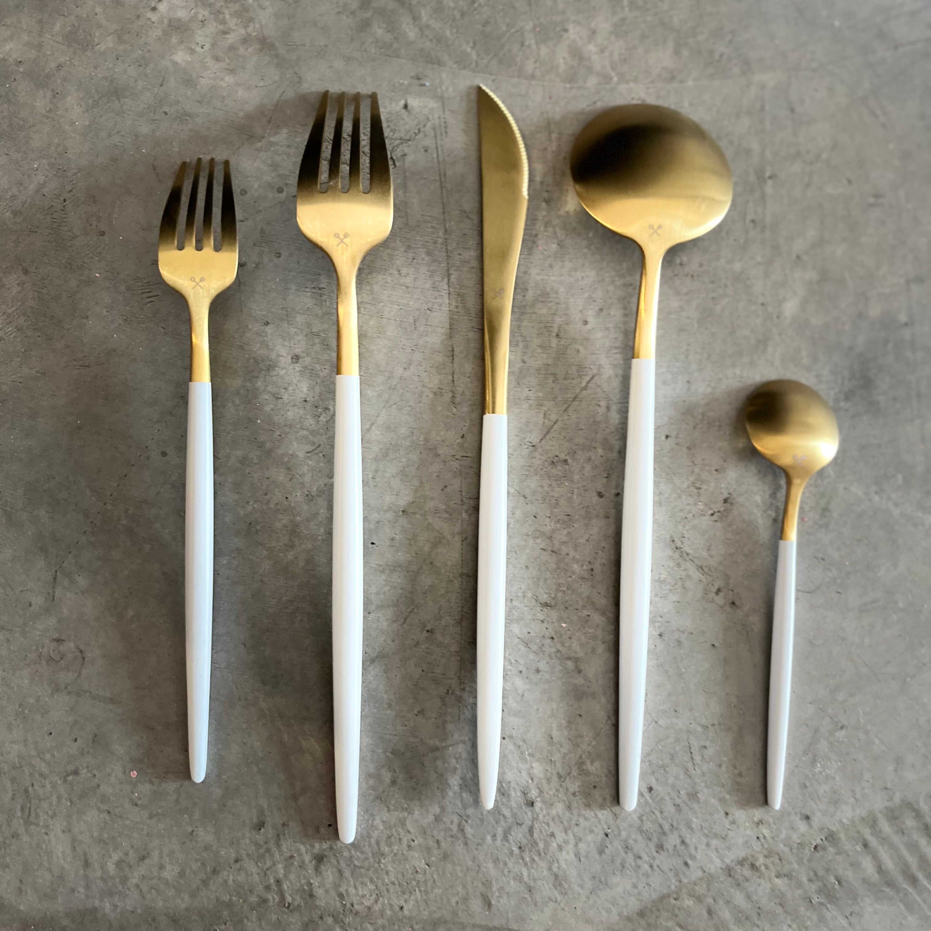 Set de cubiertos para 8 personas