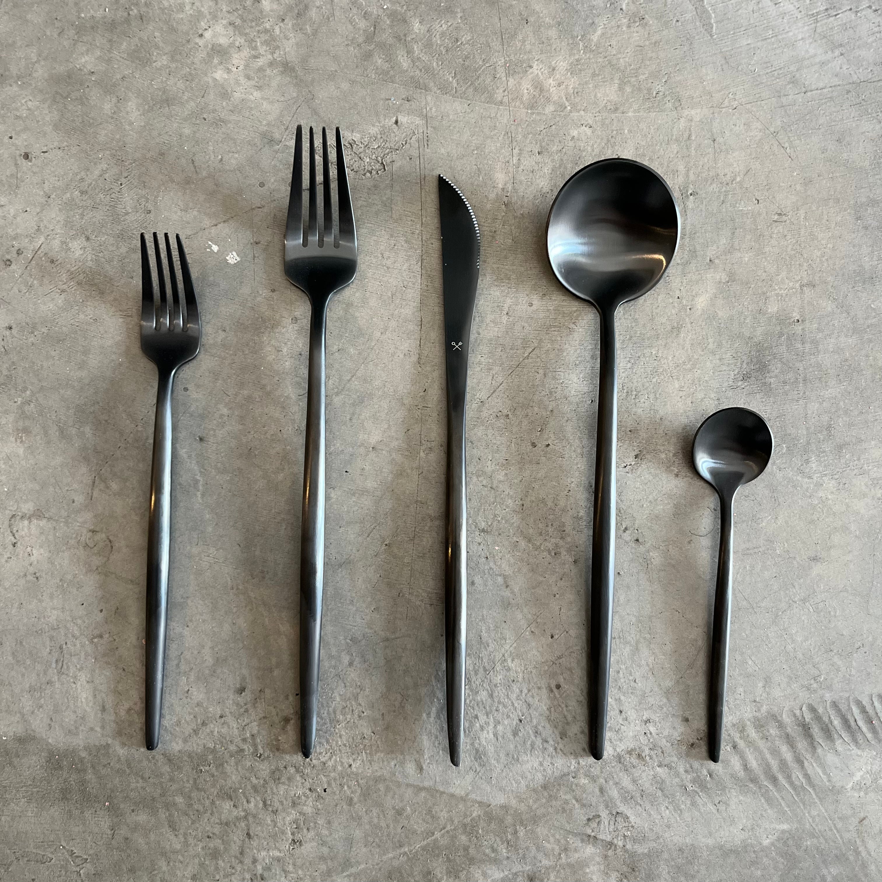 Set de cubiertos para 12 personas