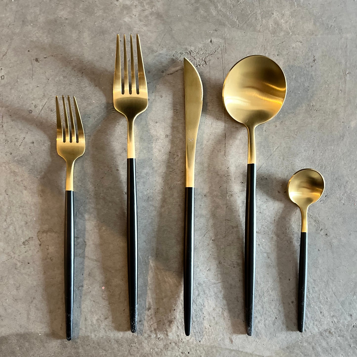 Set de cubiertos para 6 personas