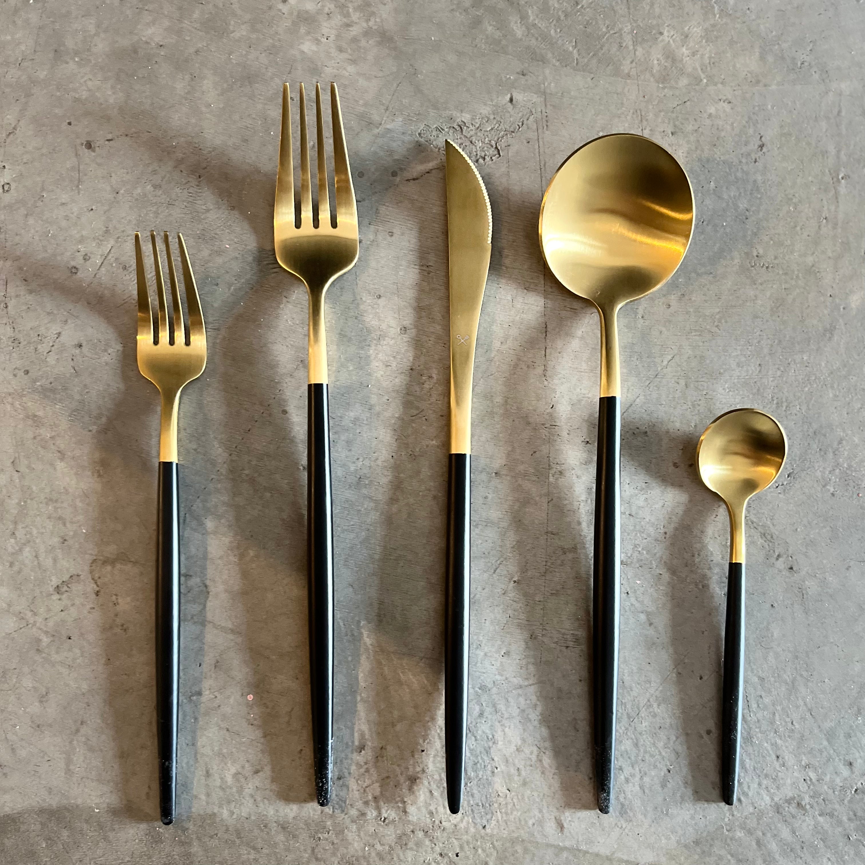Set de cubiertos para 6 personas