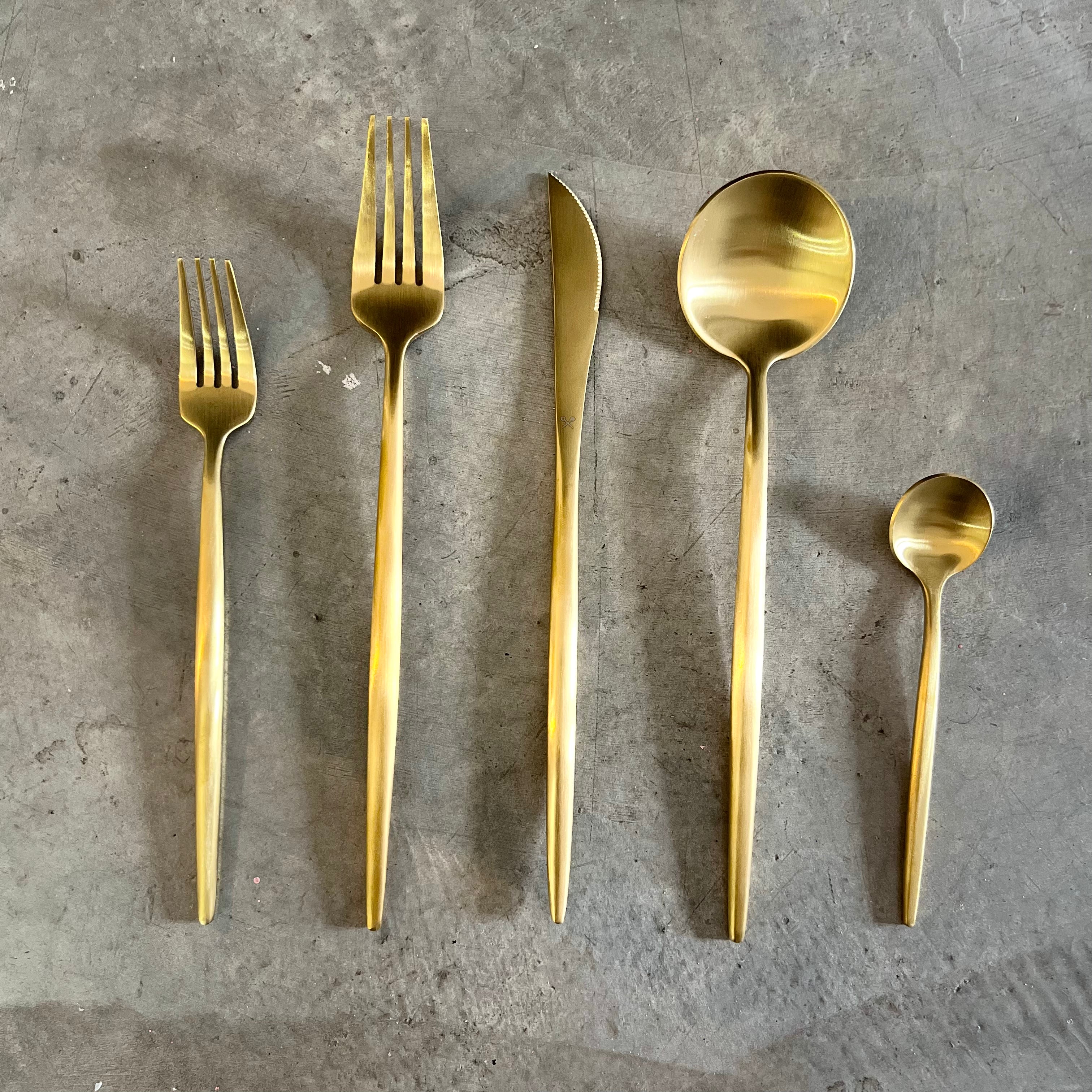 Set de cubiertos para 6 personas