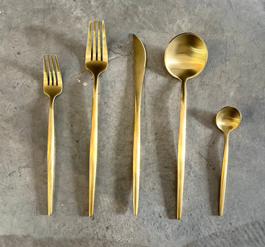 Set de cubiertos para 12 personas