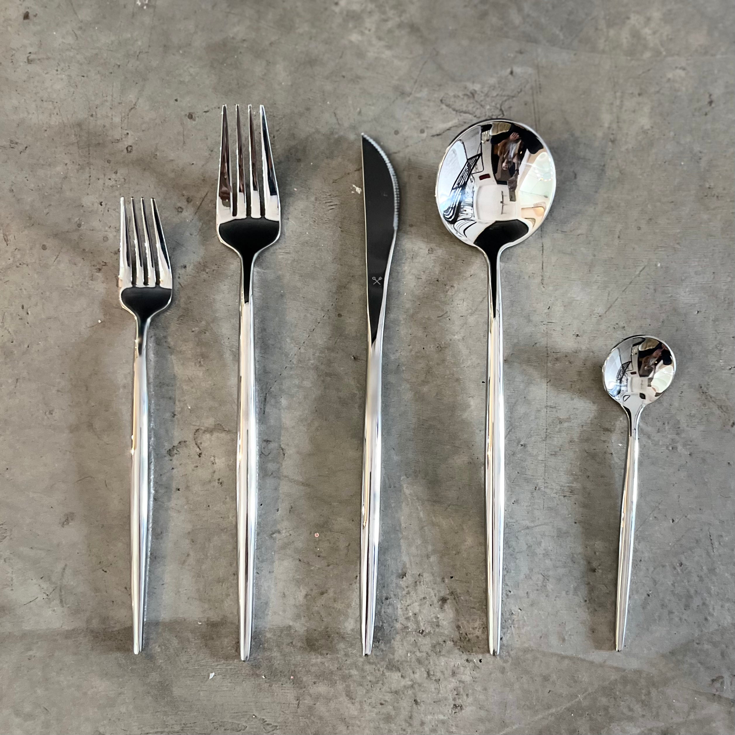 Set de cubiertos para 8 personas
