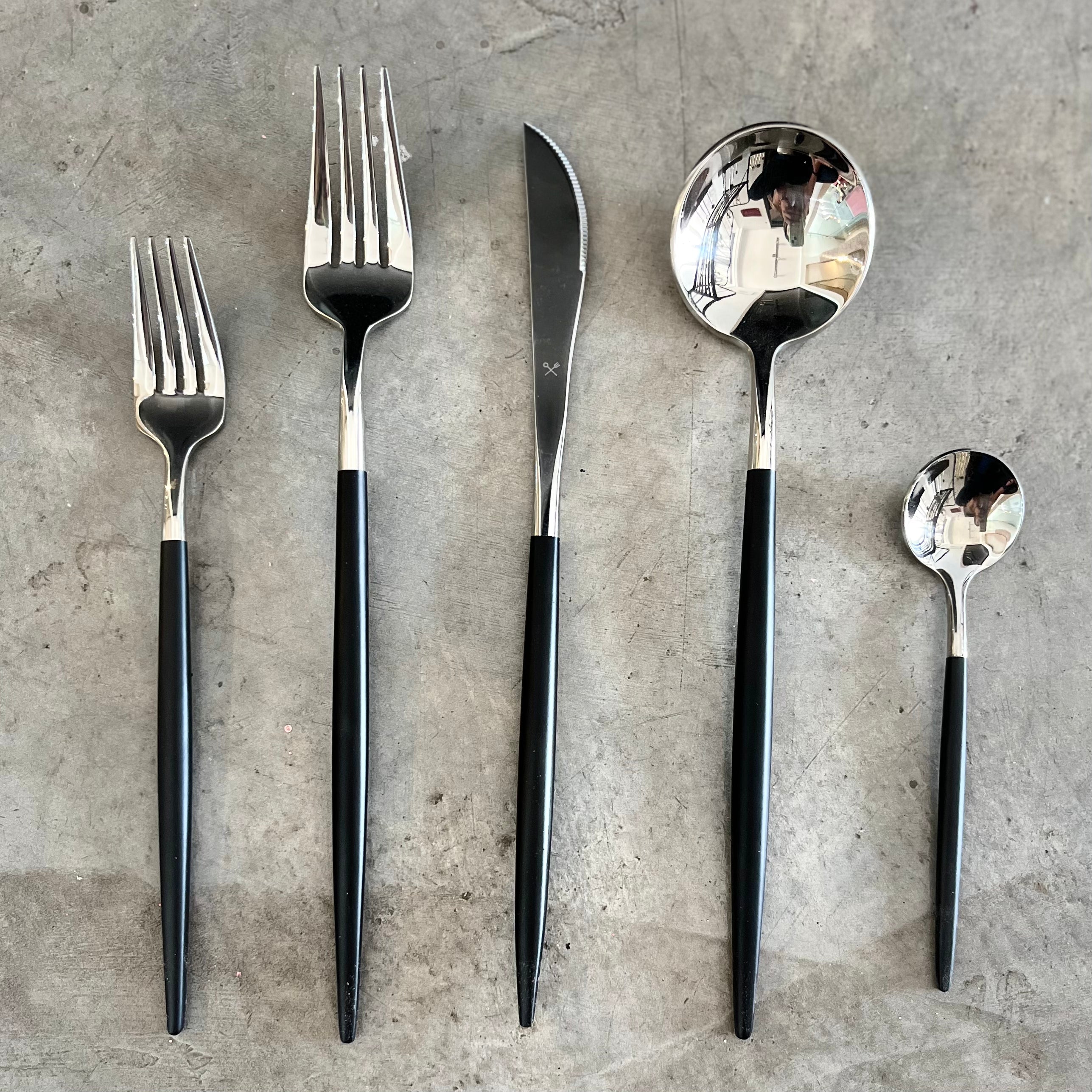 Set de cubiertos para 4 personas