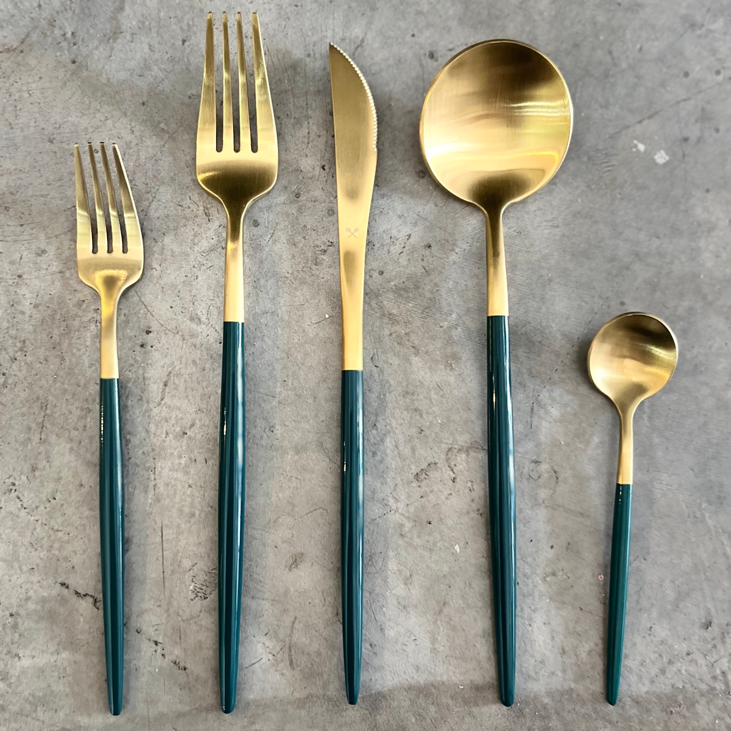Set de cubiertos para 8 personas