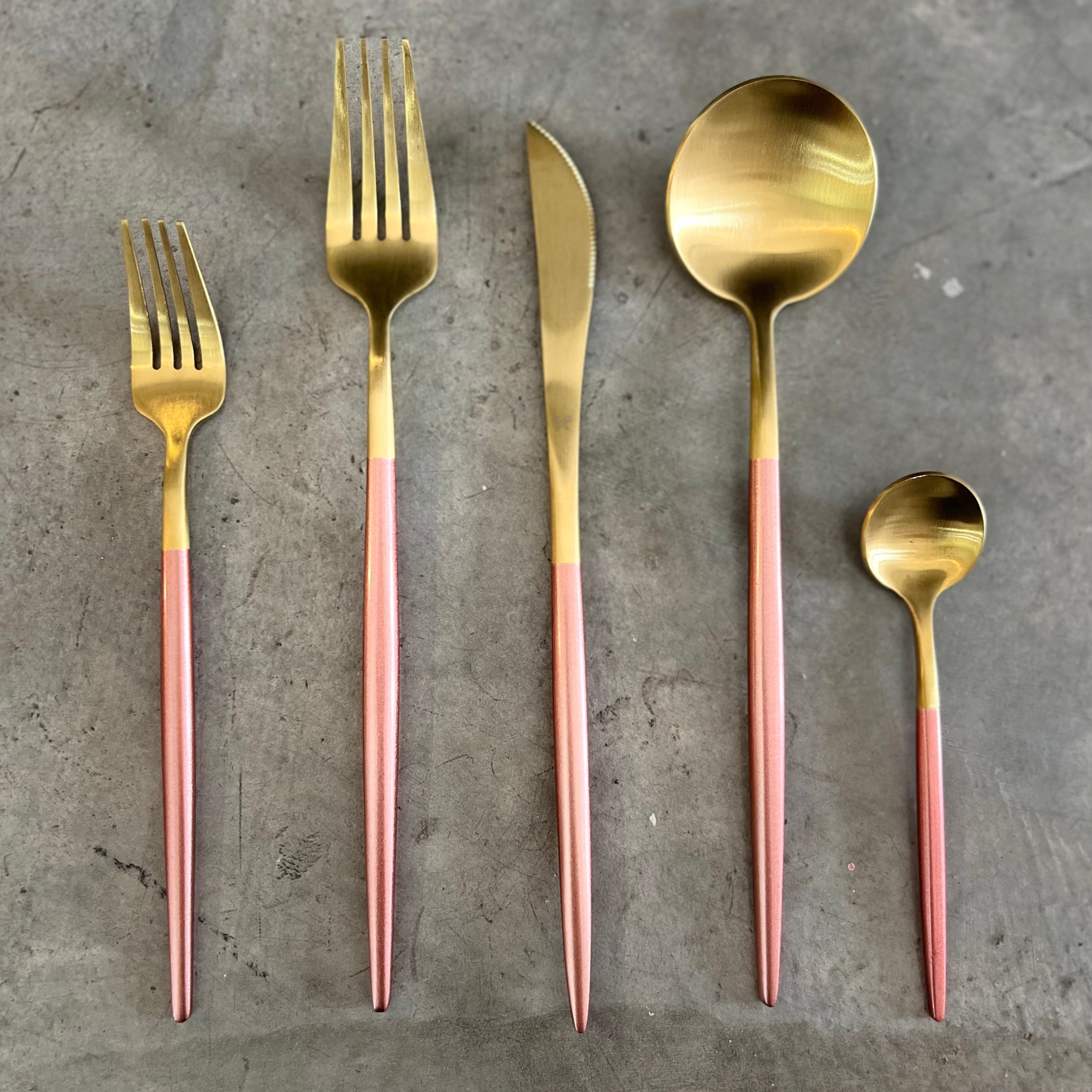 Set de cubiertos para 12 personas