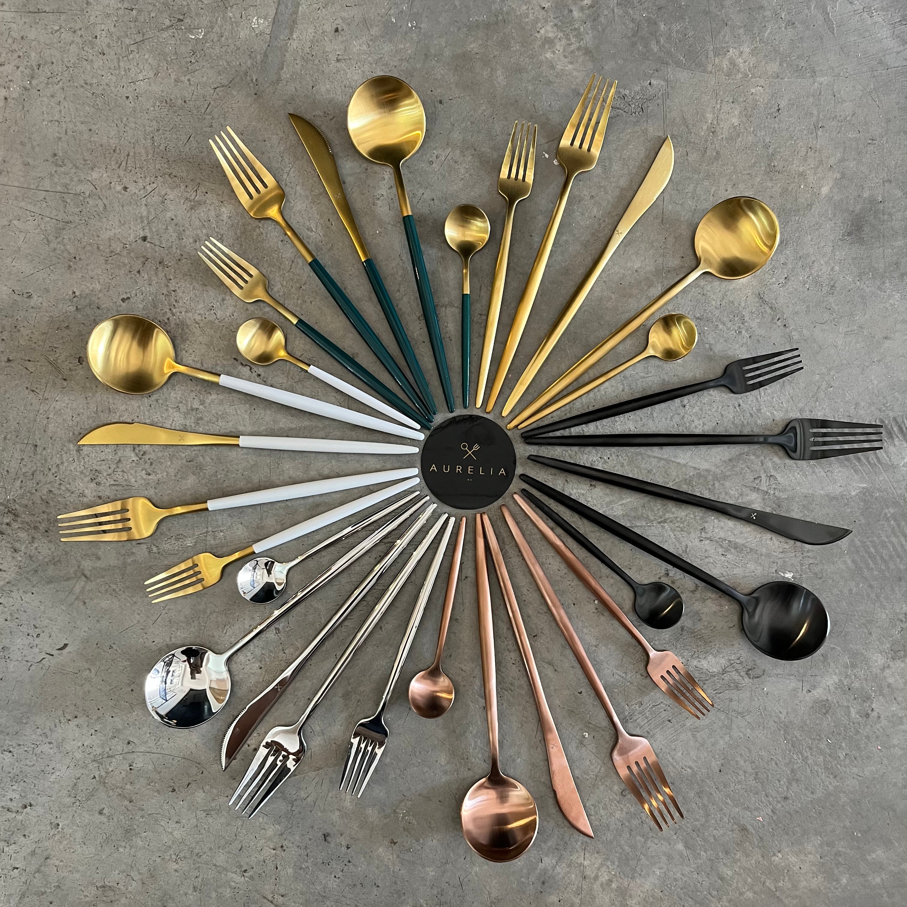 Set de cubiertos para 8 personas
