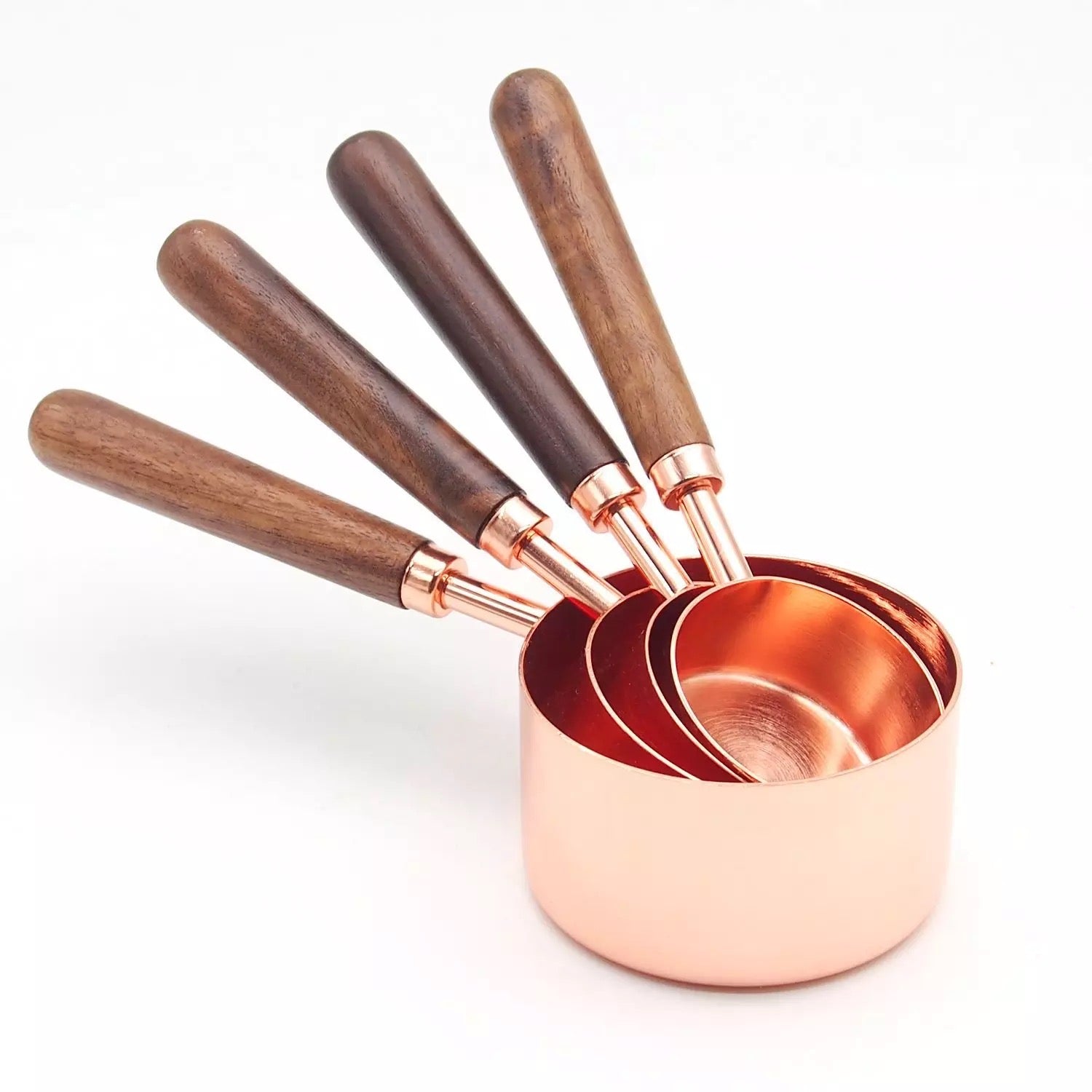 Tazas y cucharas medidoras con mango de madera