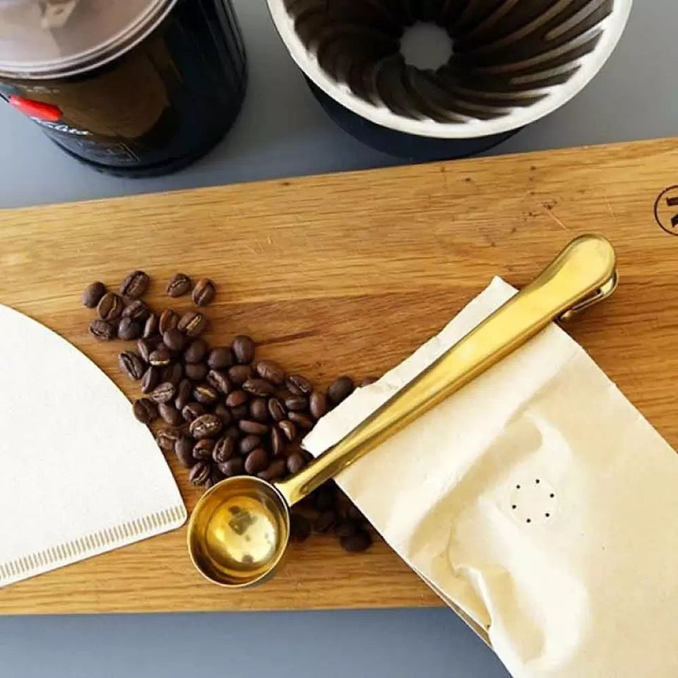 Cuchara clip sellador para cafe dorado
