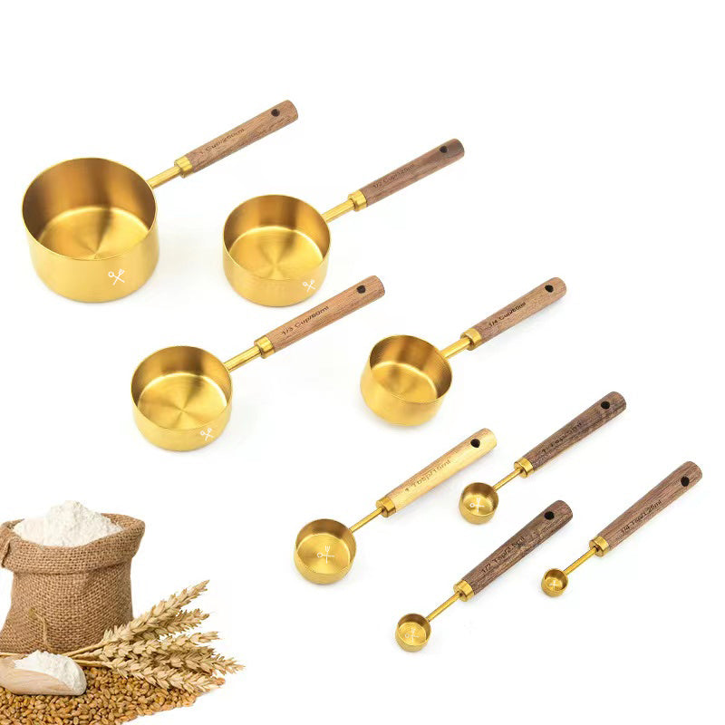 Tazas y cucharas medidoras con mango de madera