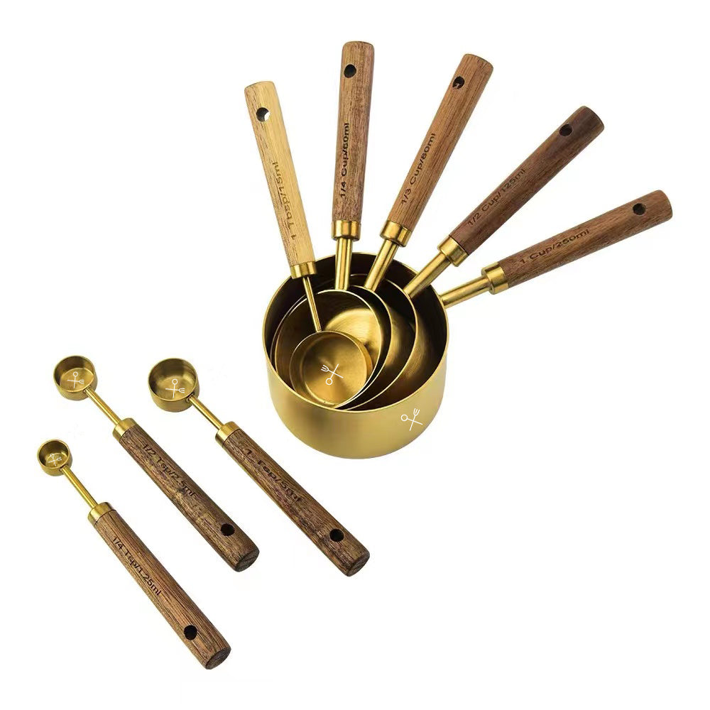 Tazas y cucharas medidoras con mango de madera
