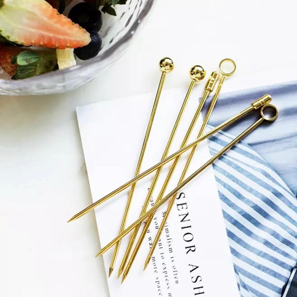 Palillos botaneros dorados
